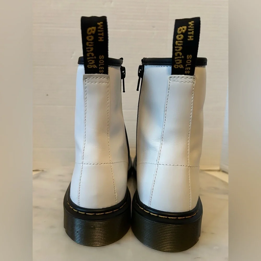 NWOT Dr. MARTENS WHITE JADON BOOT SMOOTH LEATHER PLATFORM GENDER NEUTRAL M6 W7
